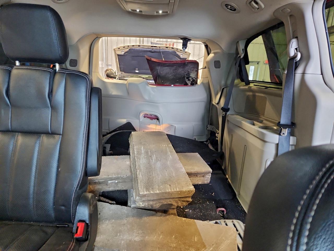 CHRYSLER TOWN & COUNTRY TOURING L