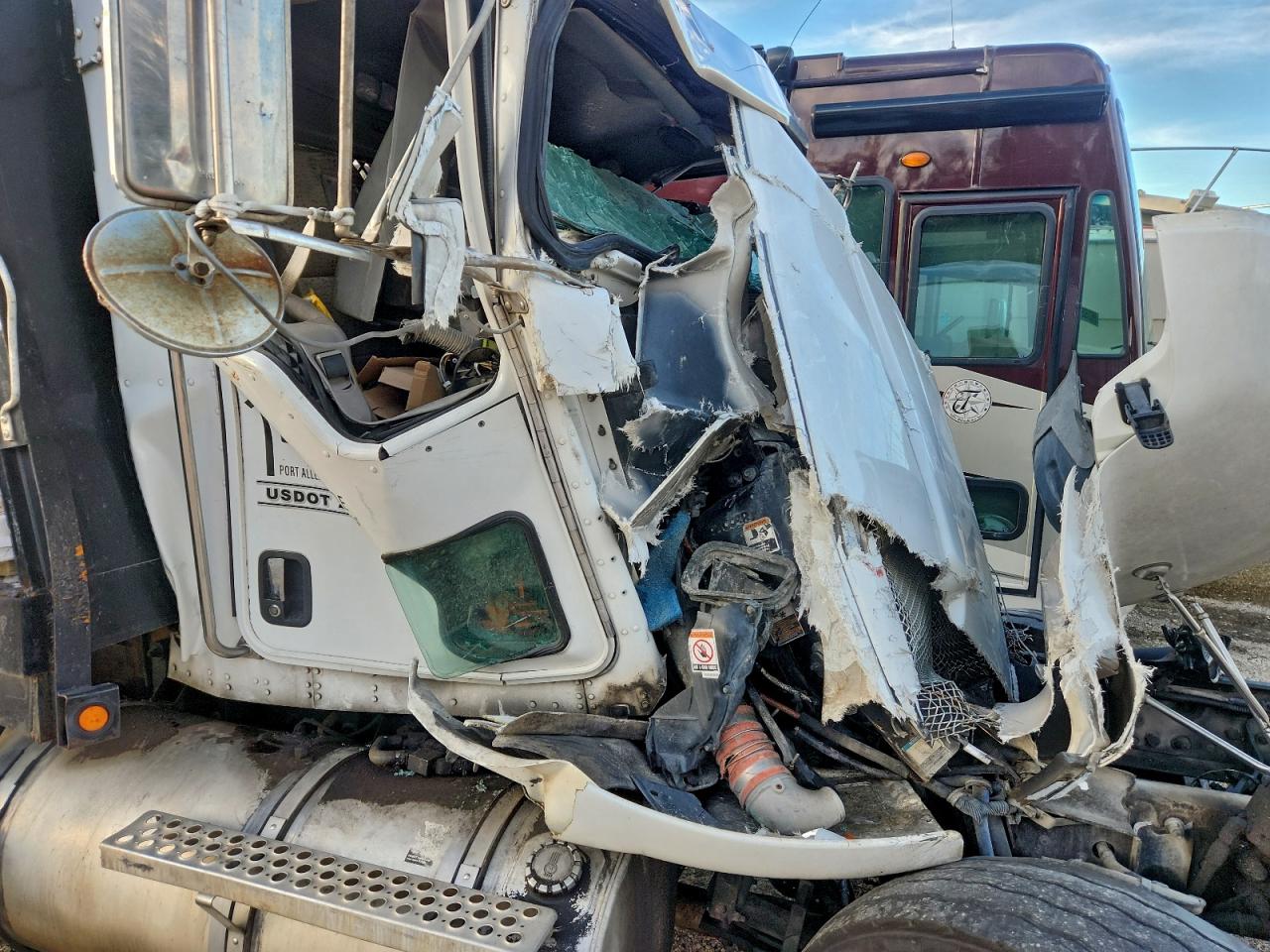 Lot #3304536440 2020 KENWORTH T680