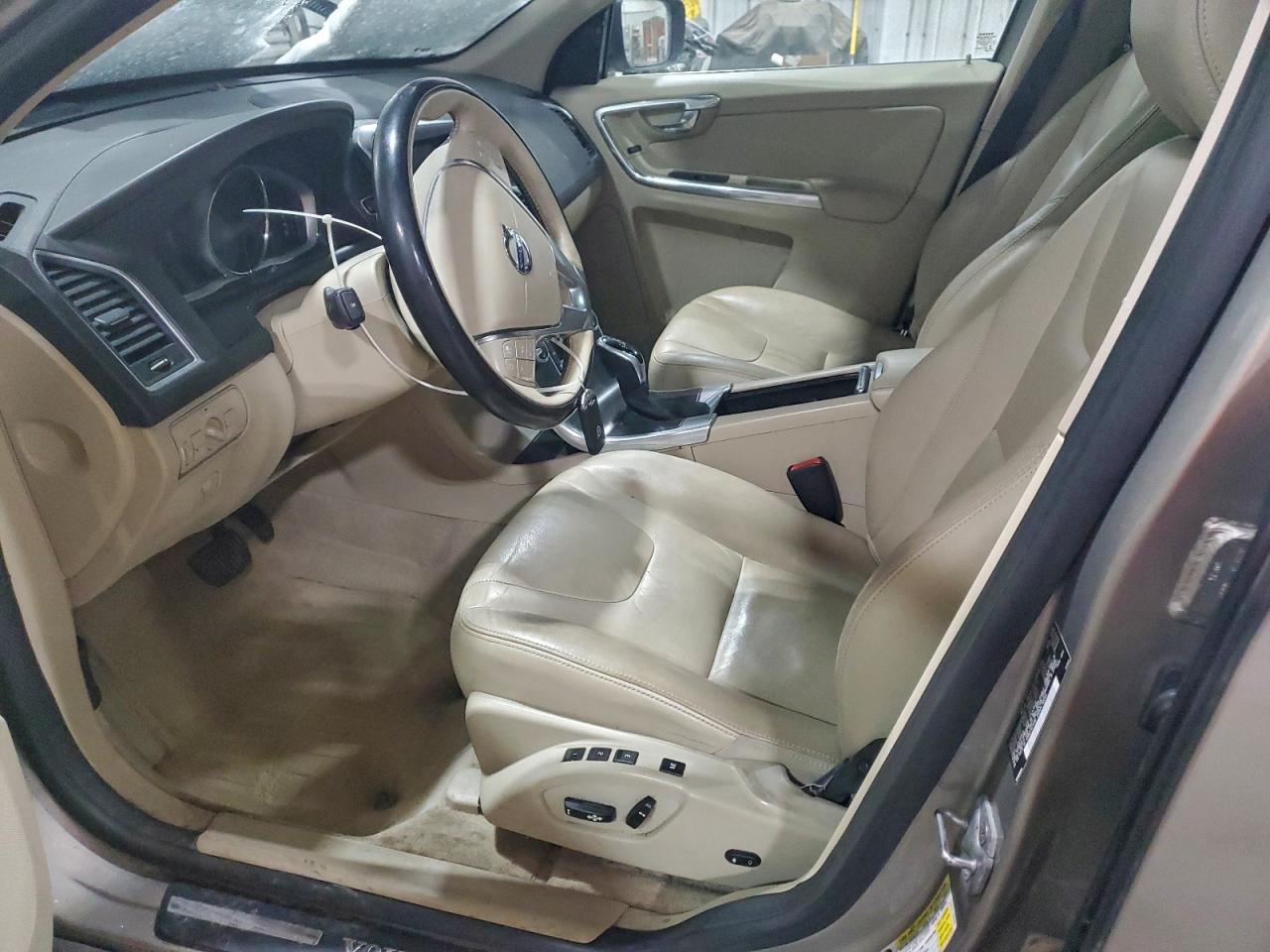 VOLVO XC60 T5 PLATINUM