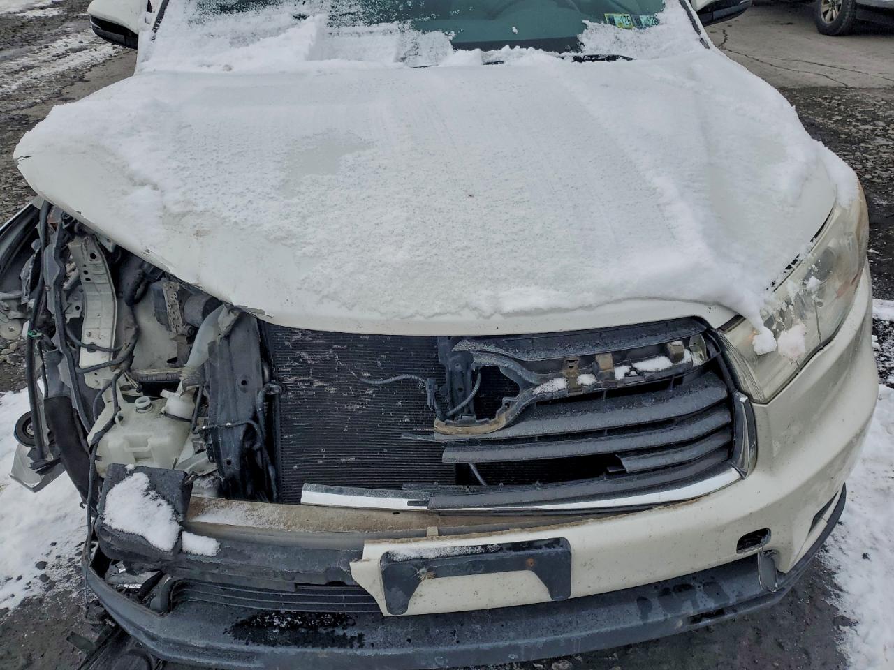 Lot #3316639501 2014 TOYOTA HIGHLANDER
