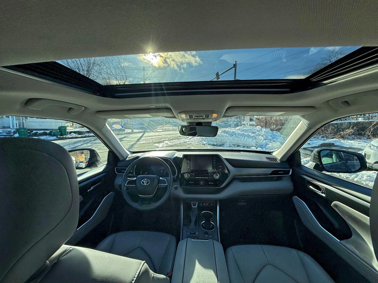 Lot #3318894932 2020 TOYOTA HIGHLANDER