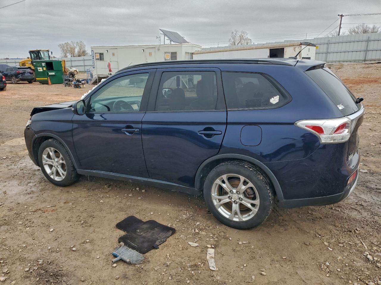 MITSUBISHI OUTLANDER SE