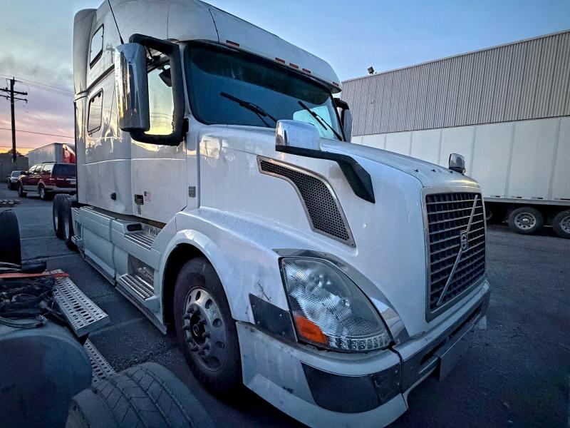 2014 VOLVO VN VNL #3305728725