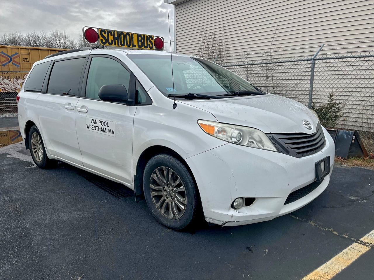 TOYOTA SIENNA XLE