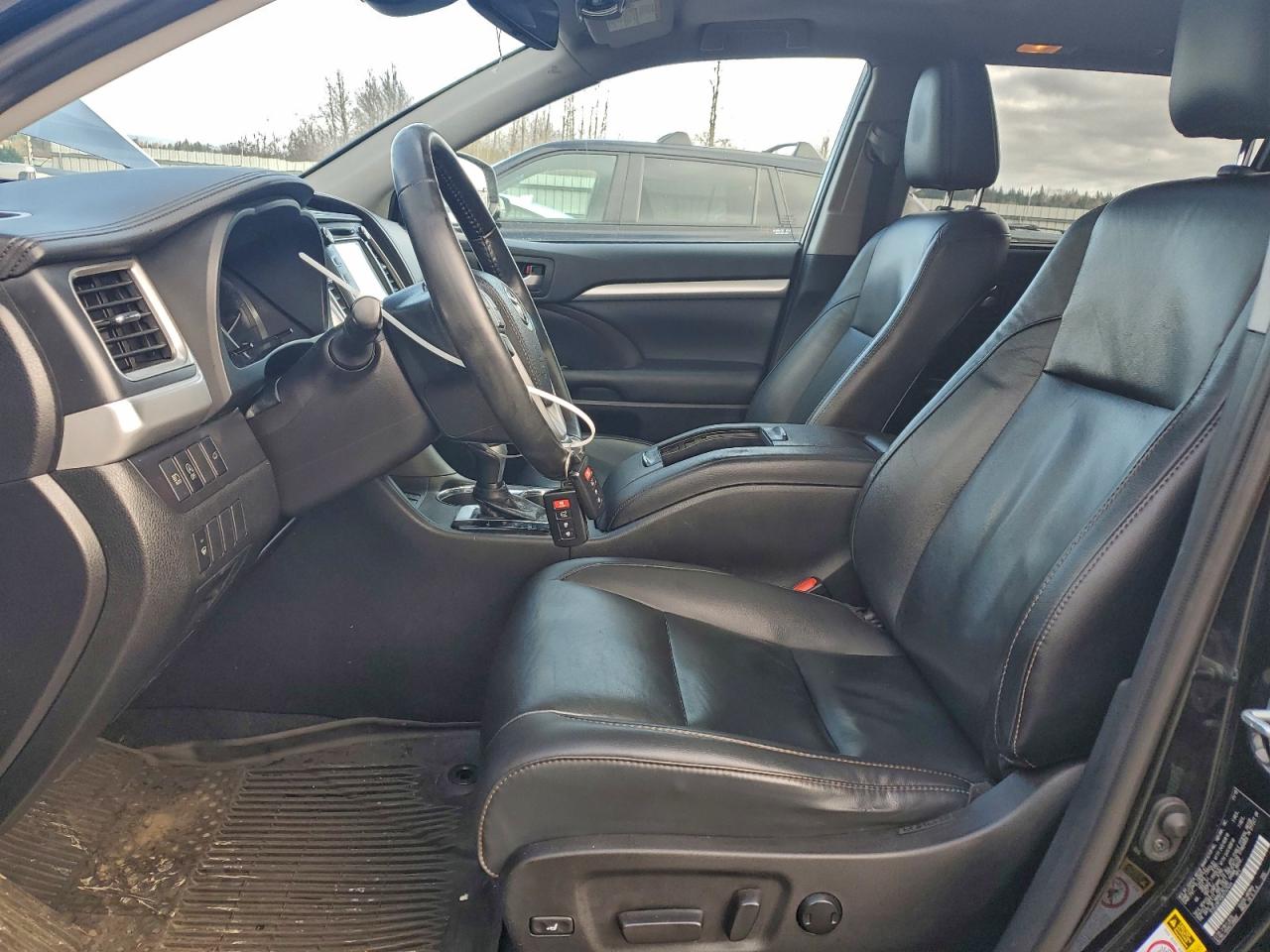 TOYOTA HIGHLANDER SE