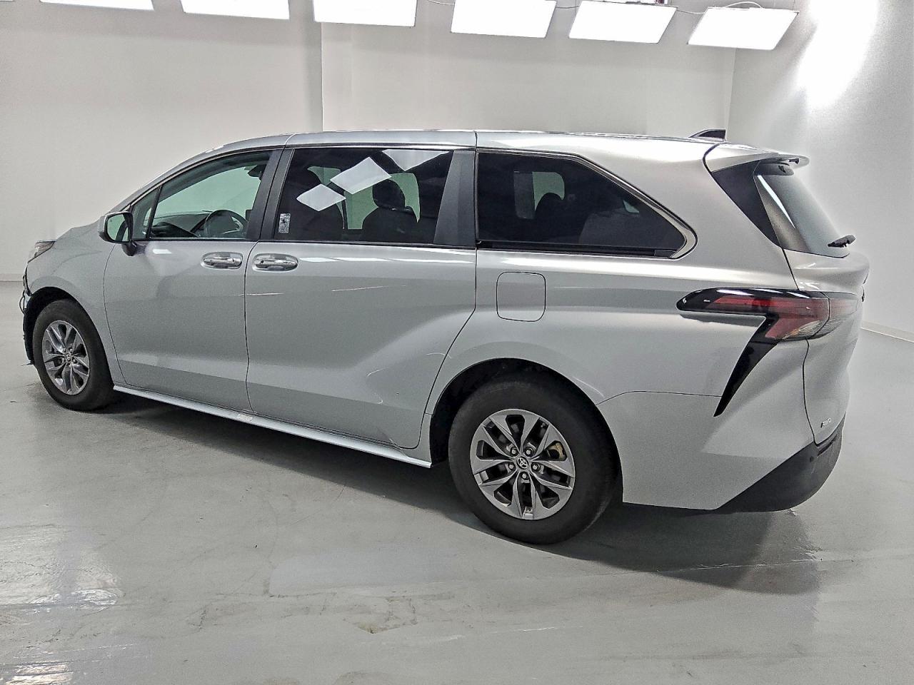 Lot #3317743085 2023 TOYOTA SIENNA XLE