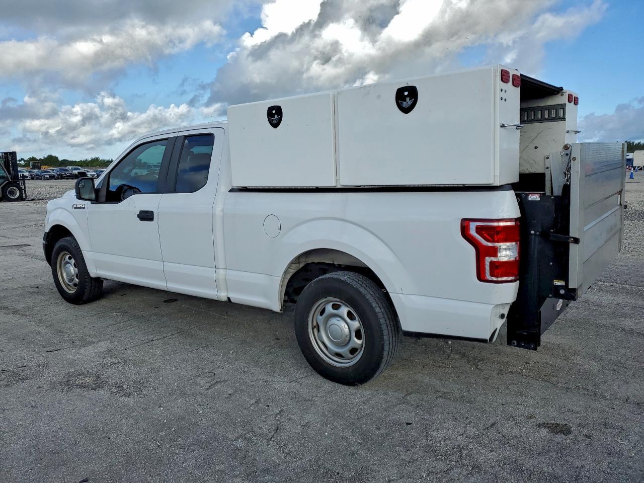 FORD F-150 SUPER CAB