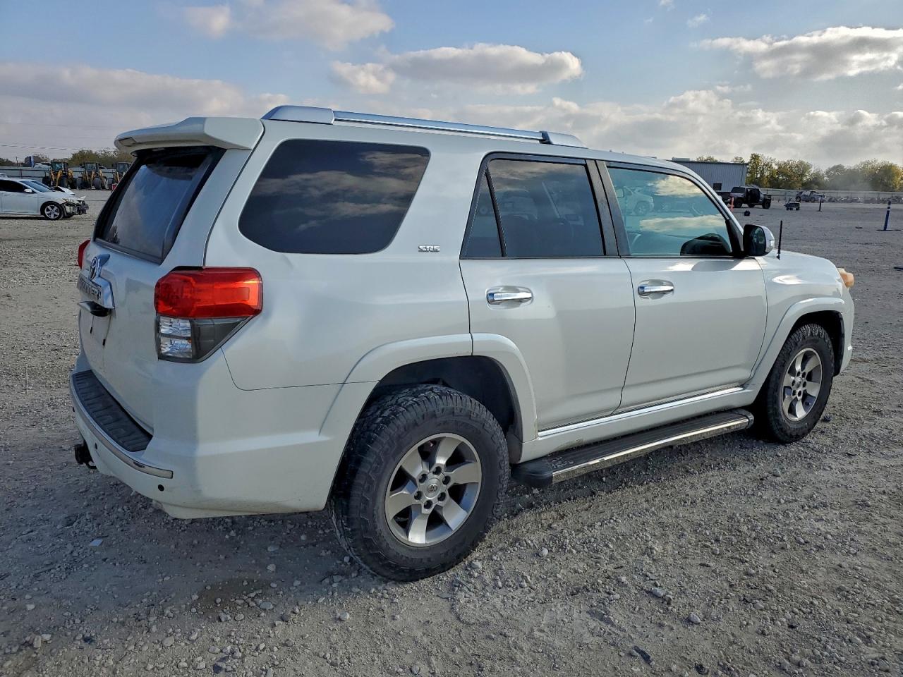 TOYOTA 4RUNNER SR5