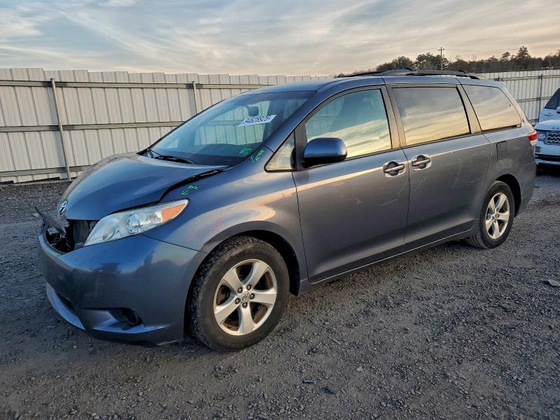 2014 TOYOTA SIENNA LE #3304622446