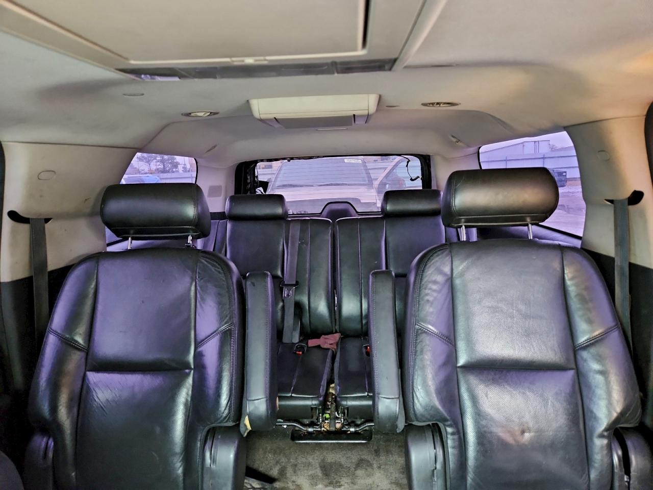 CADILLAC ESCALADE ESV LUXURY