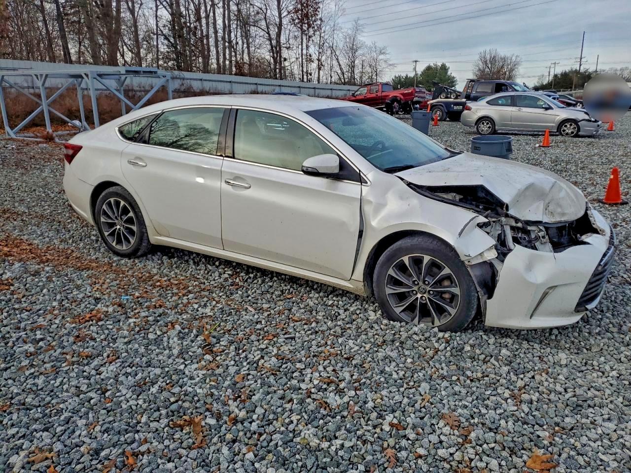 TOYOTA AVALON XLE