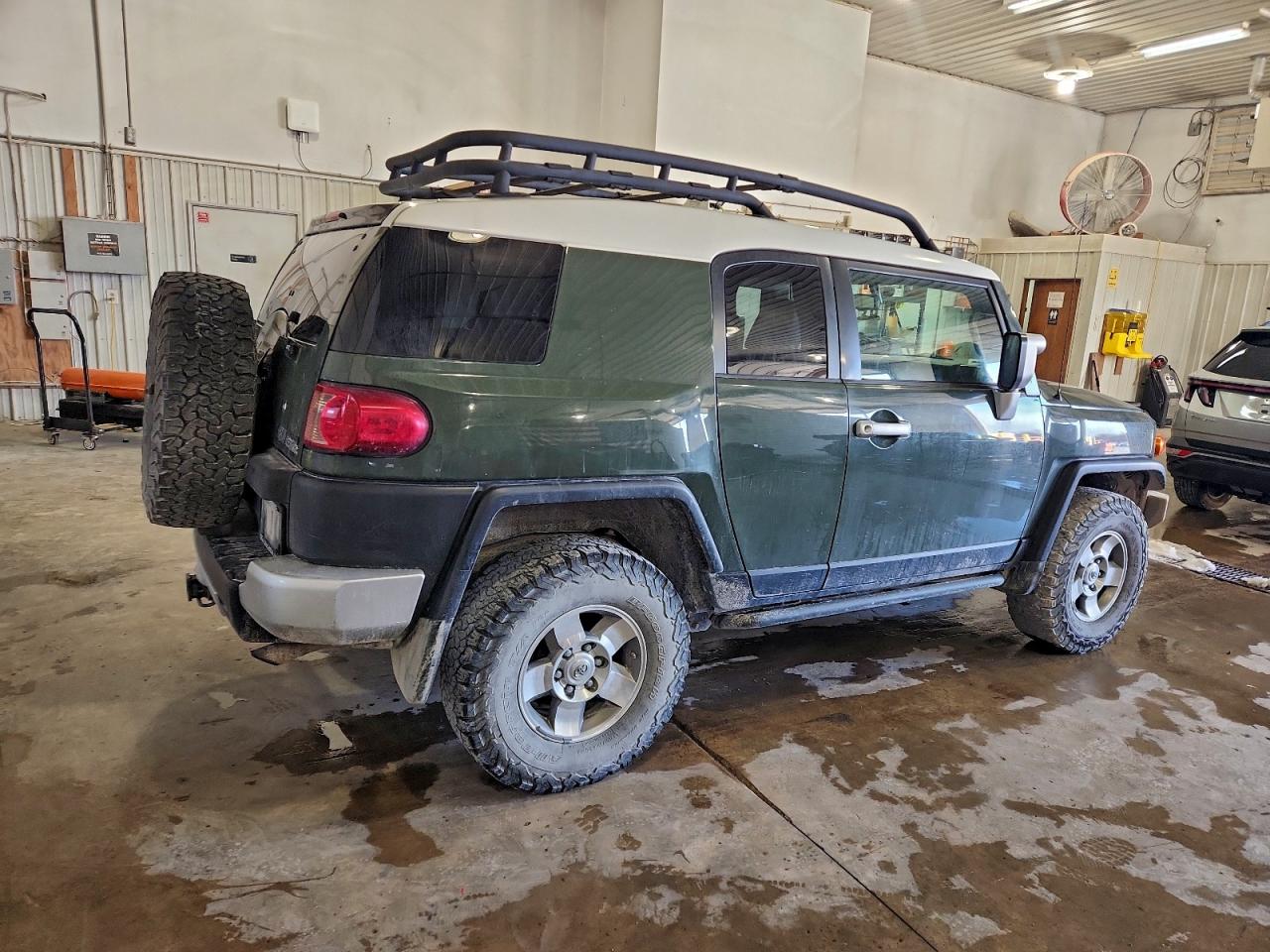 TOYOTA FJ CRUISER