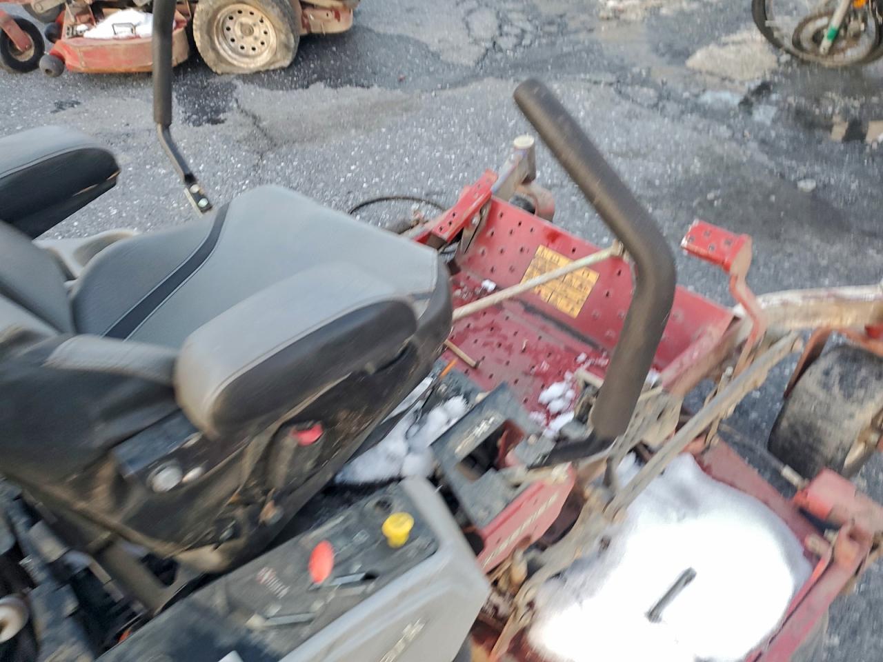 Lot #3305345310 2019 EXMARK ZERO TURN