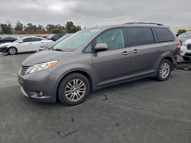 2014 TOYOTA SIENNA XLE #3301933520