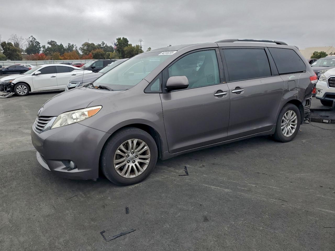 TOYOTA SIENNA XLE