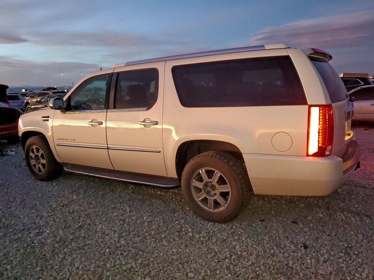 CADILLAC ESCALADE ESV LUXURY