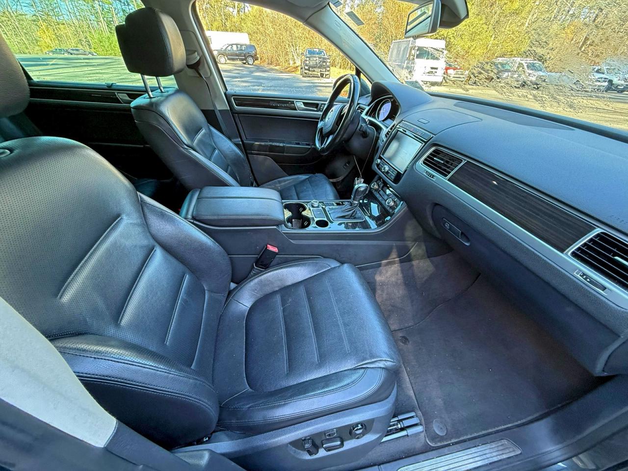 VOLKSWAGEN TOUAREG SPORT