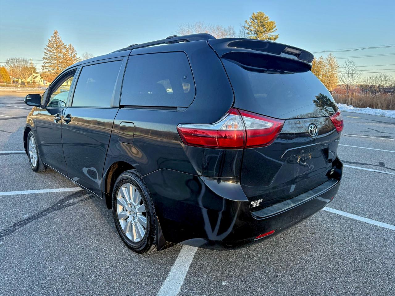 Lot #3316737457 2017 TOYOTA SIENNA LE