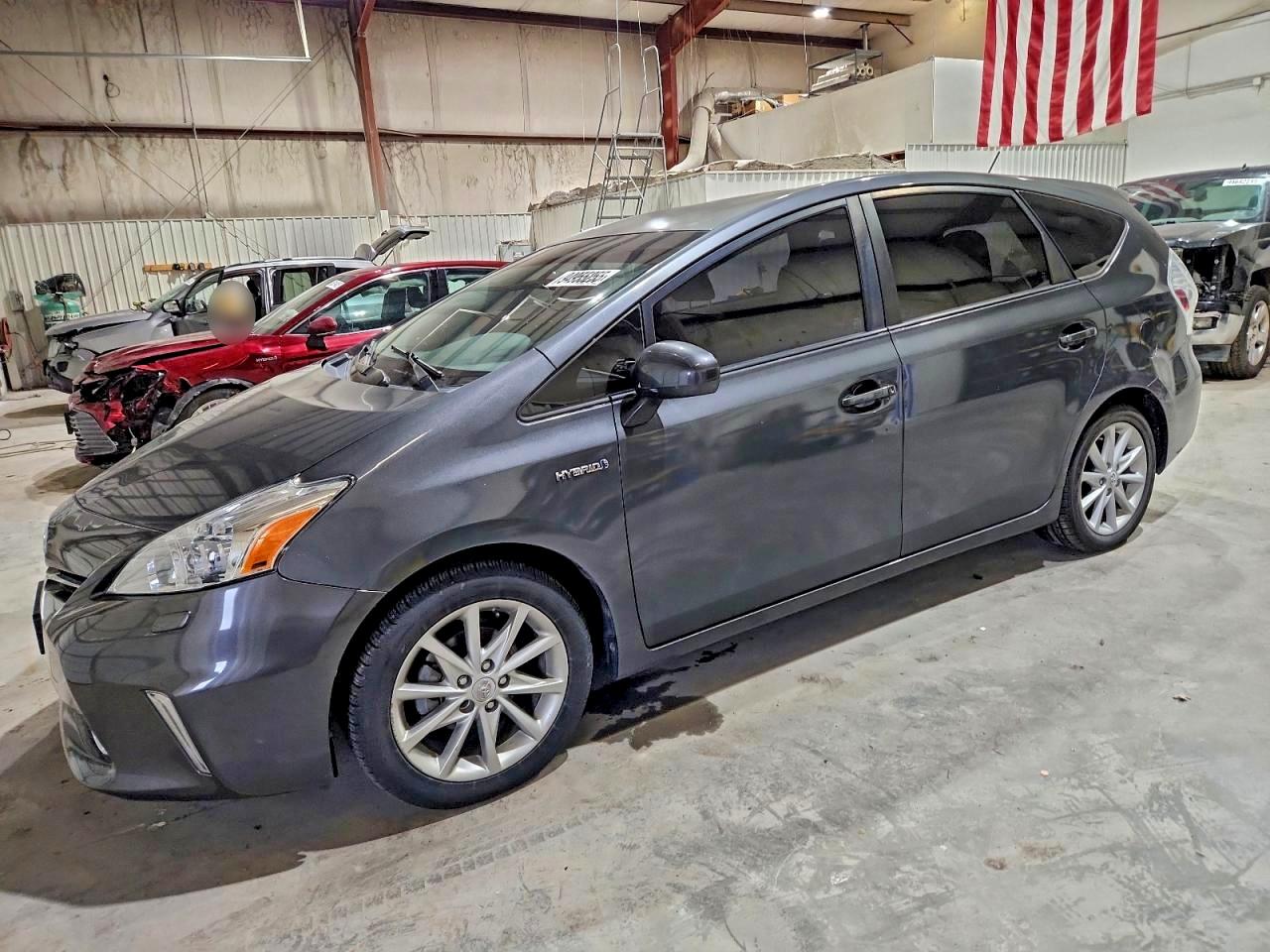 TOYOTA PRIUS V