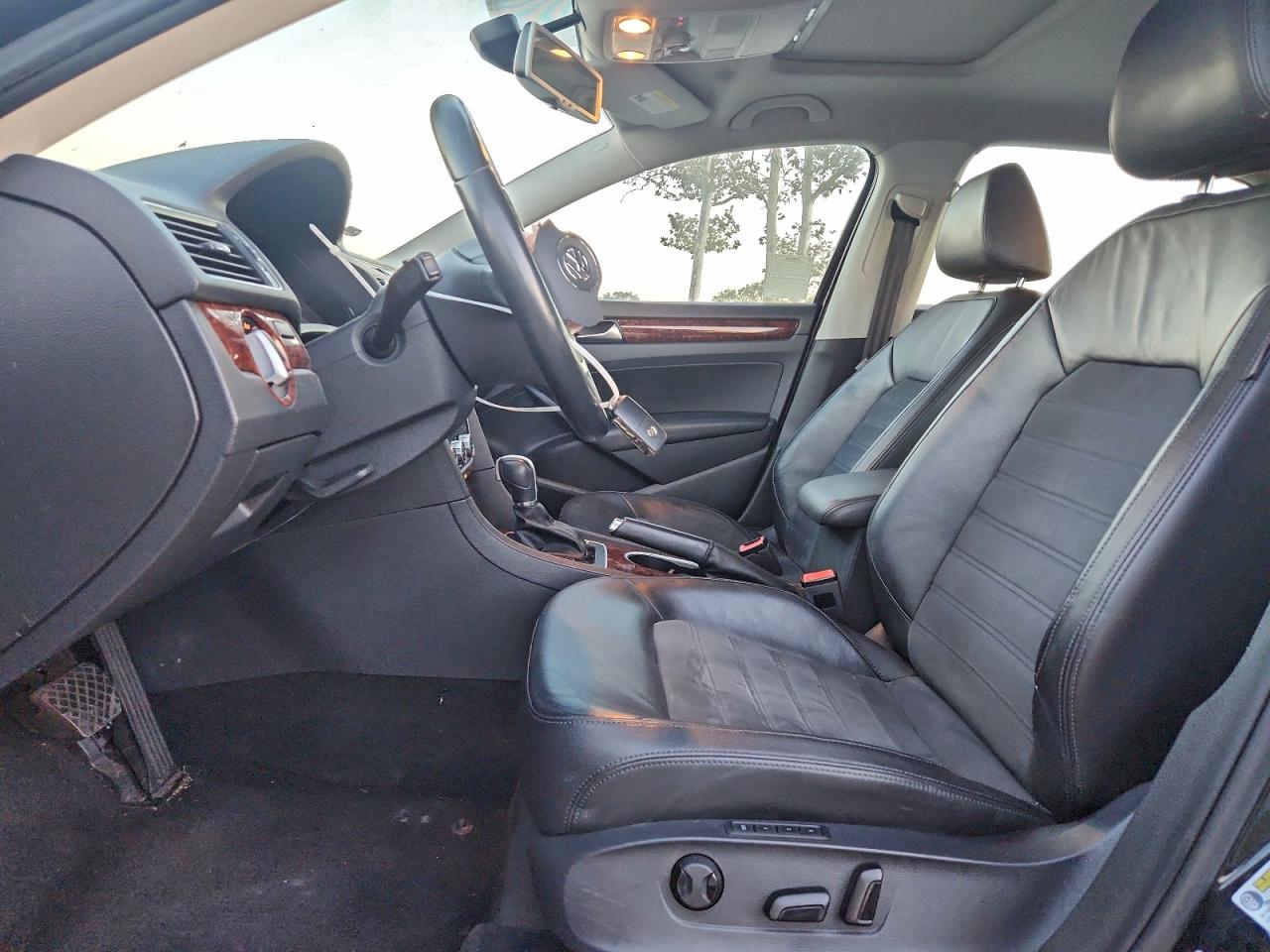 VOLKSWAGEN PASSAT SEL