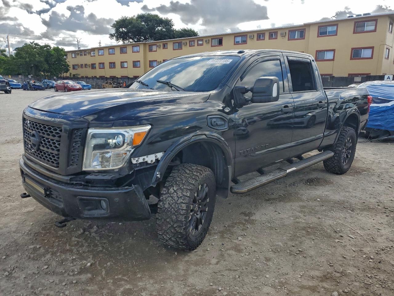 NISSAN TITAN SL