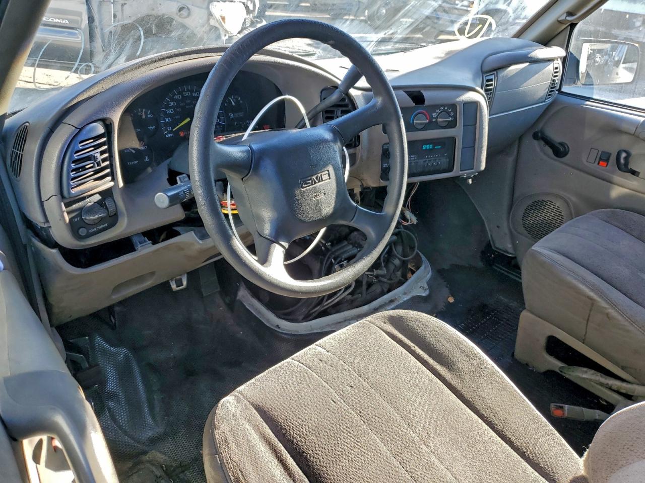 Lot #3311635253 1999 GMC SAFARI XT