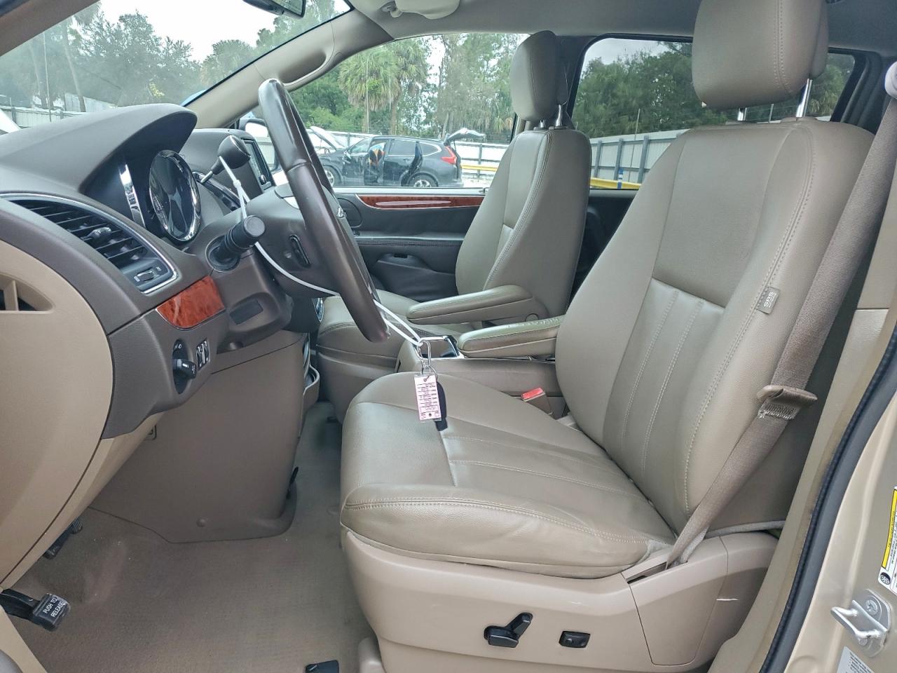 Lot #3317916944 2015 CHRYSLER TOWN & COU