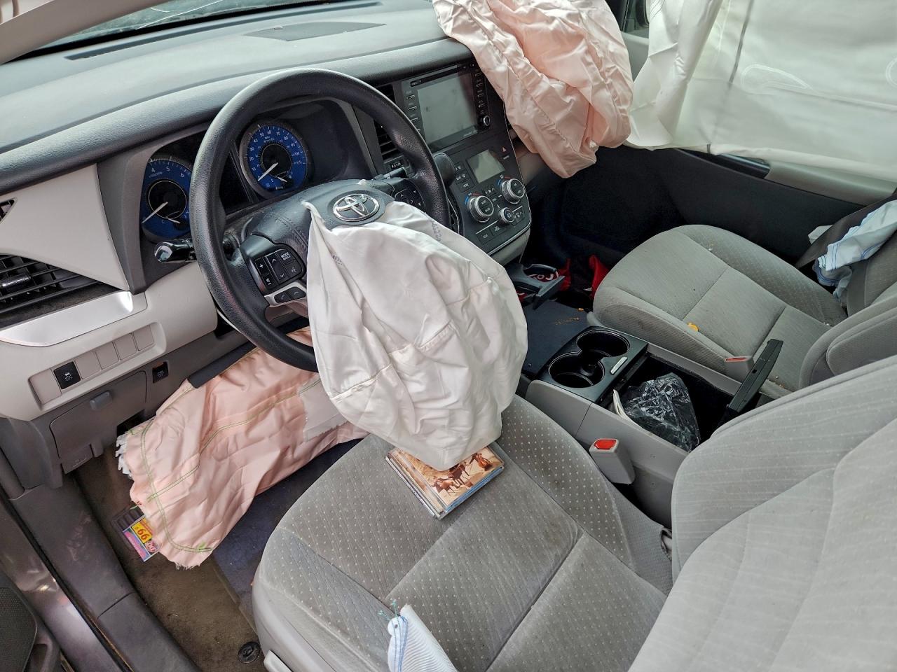 Lot #3318318880 2018 TOYOTA SIENNA LE