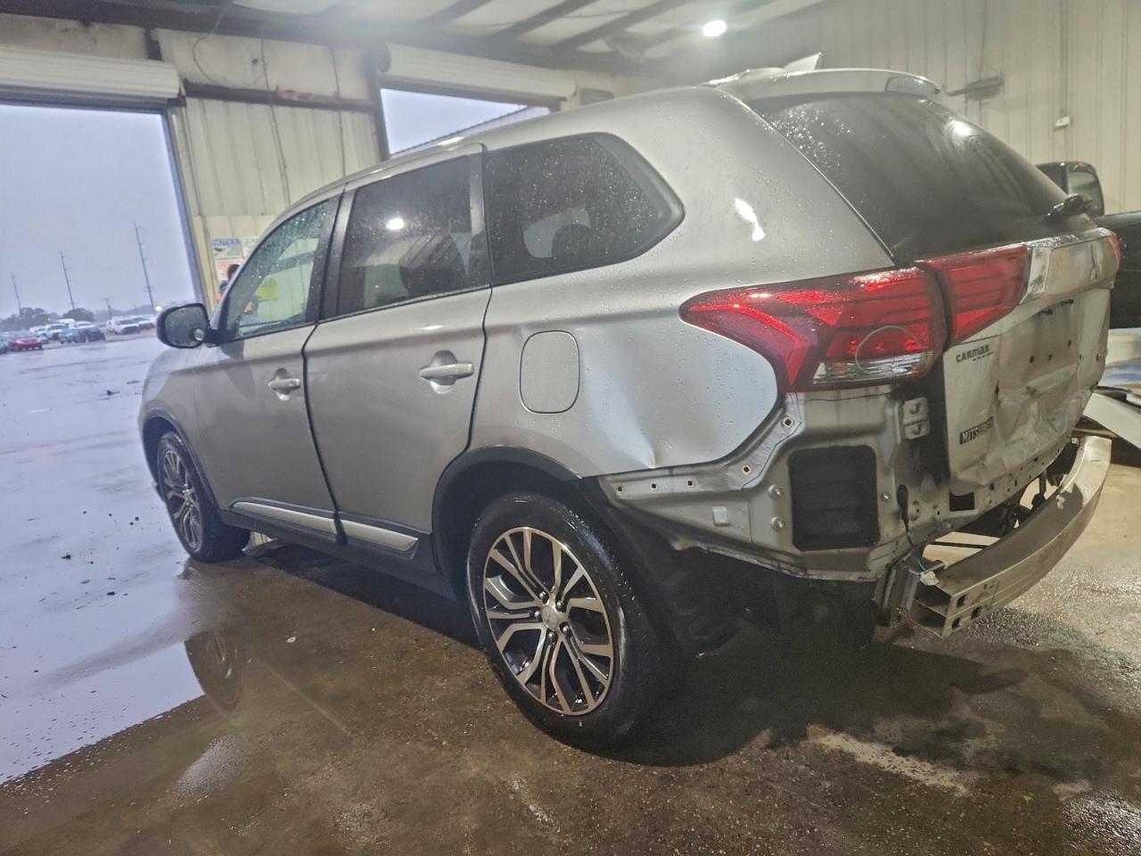 MITSUBISHI OUTLANDER SE
