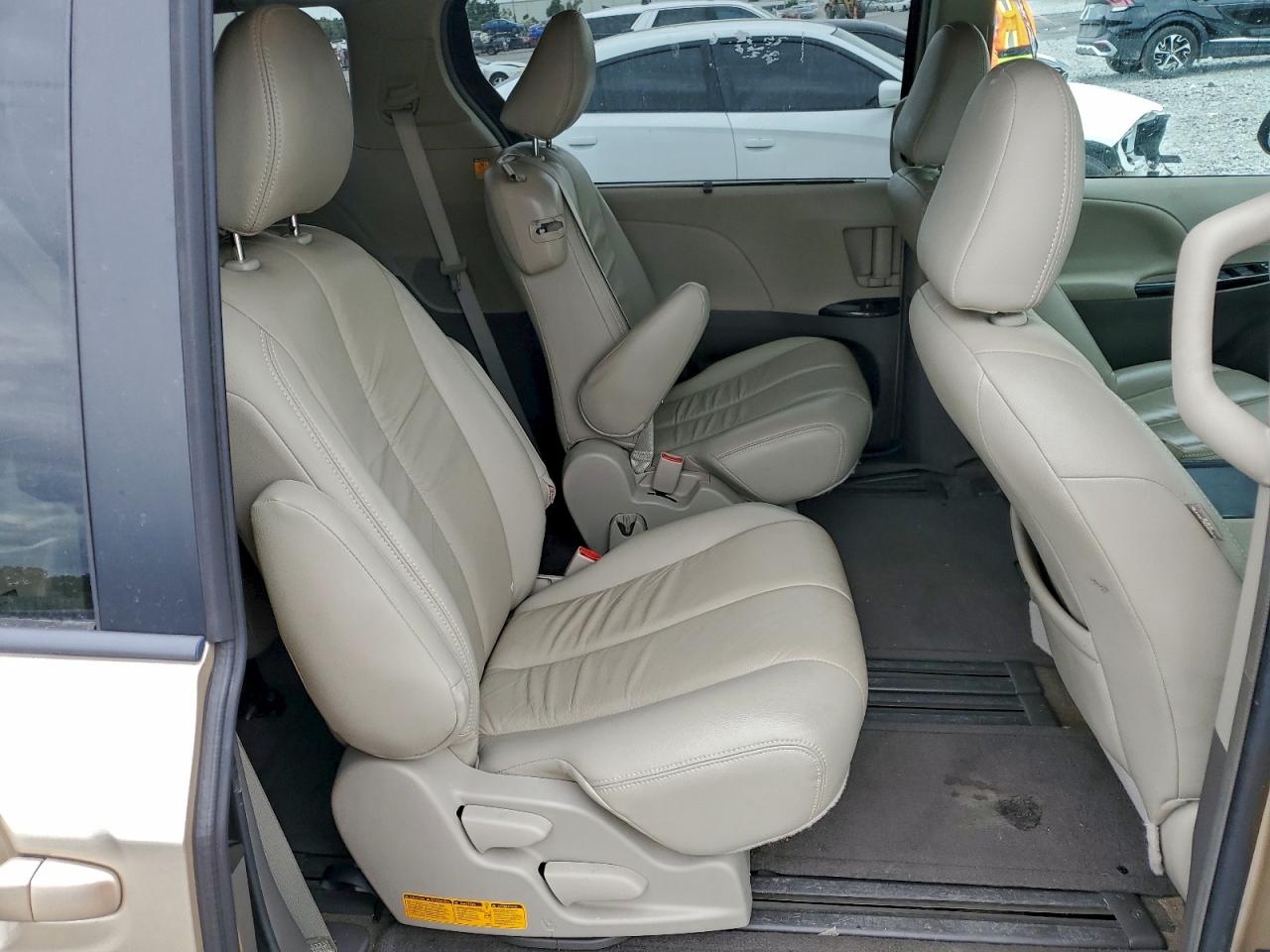 Lot #3301829380 2013 TOYOTA SIENNA LE