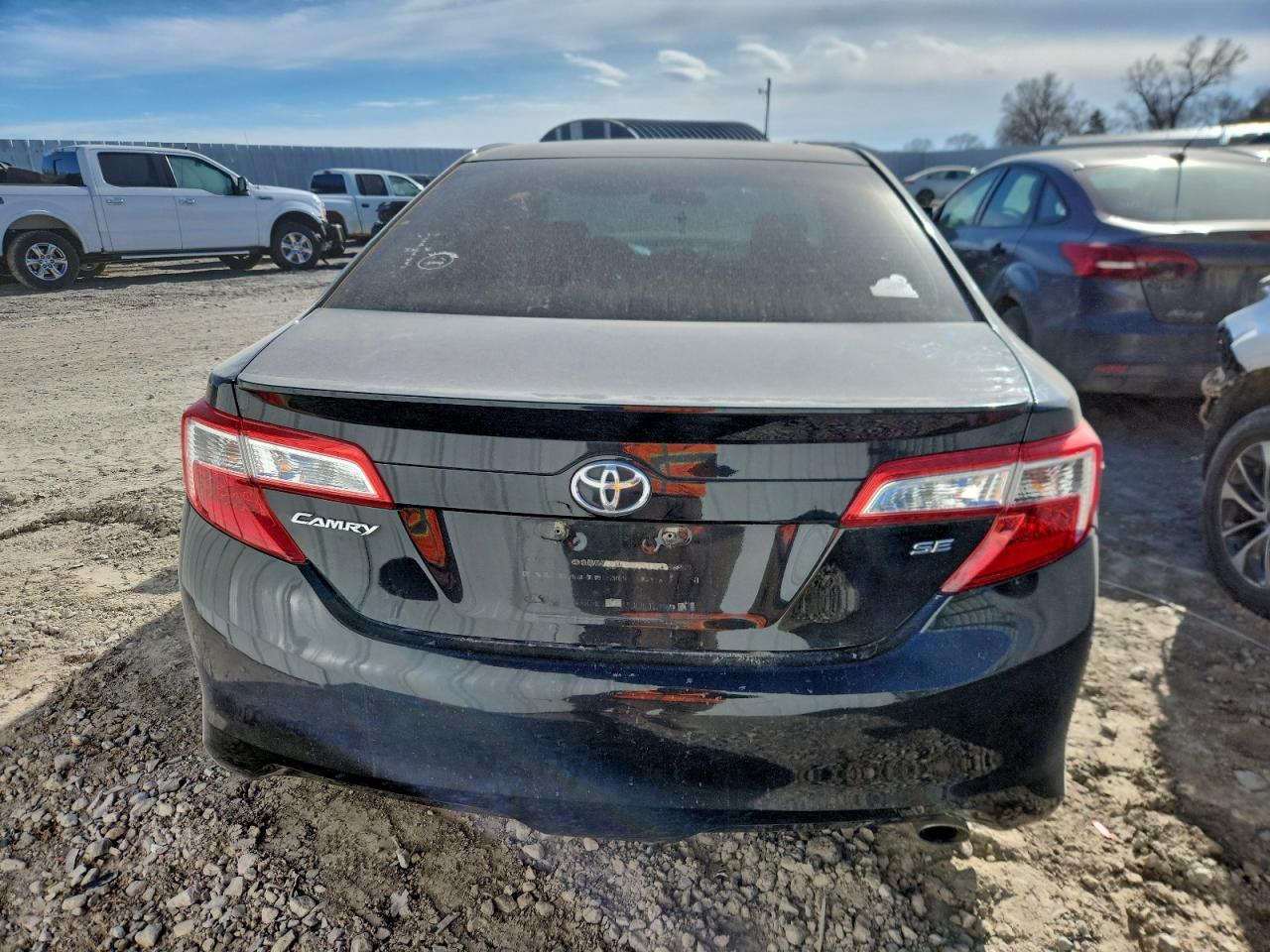 TOYOTA CAMRY BASE