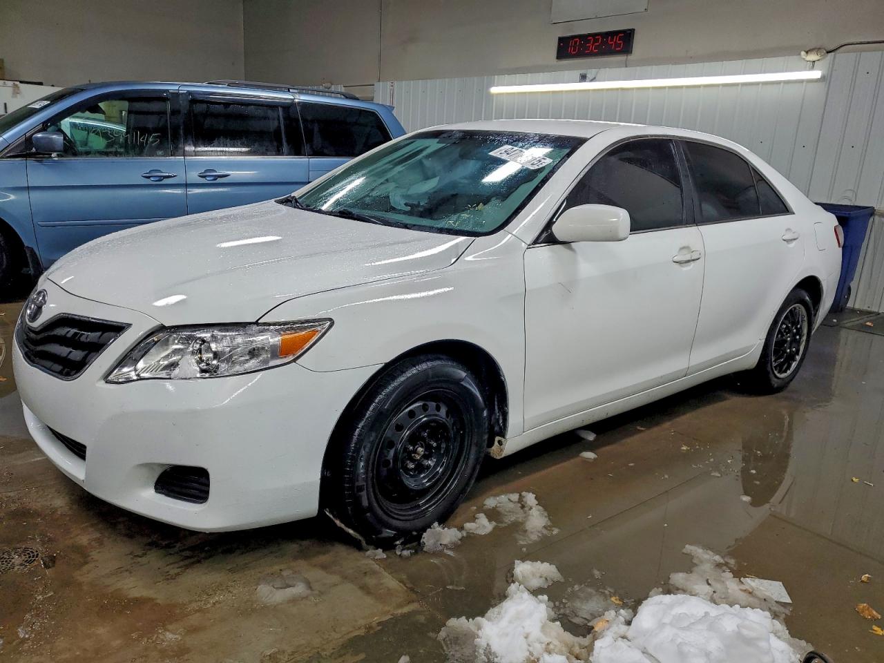 TOYOTA CAMRY BASE