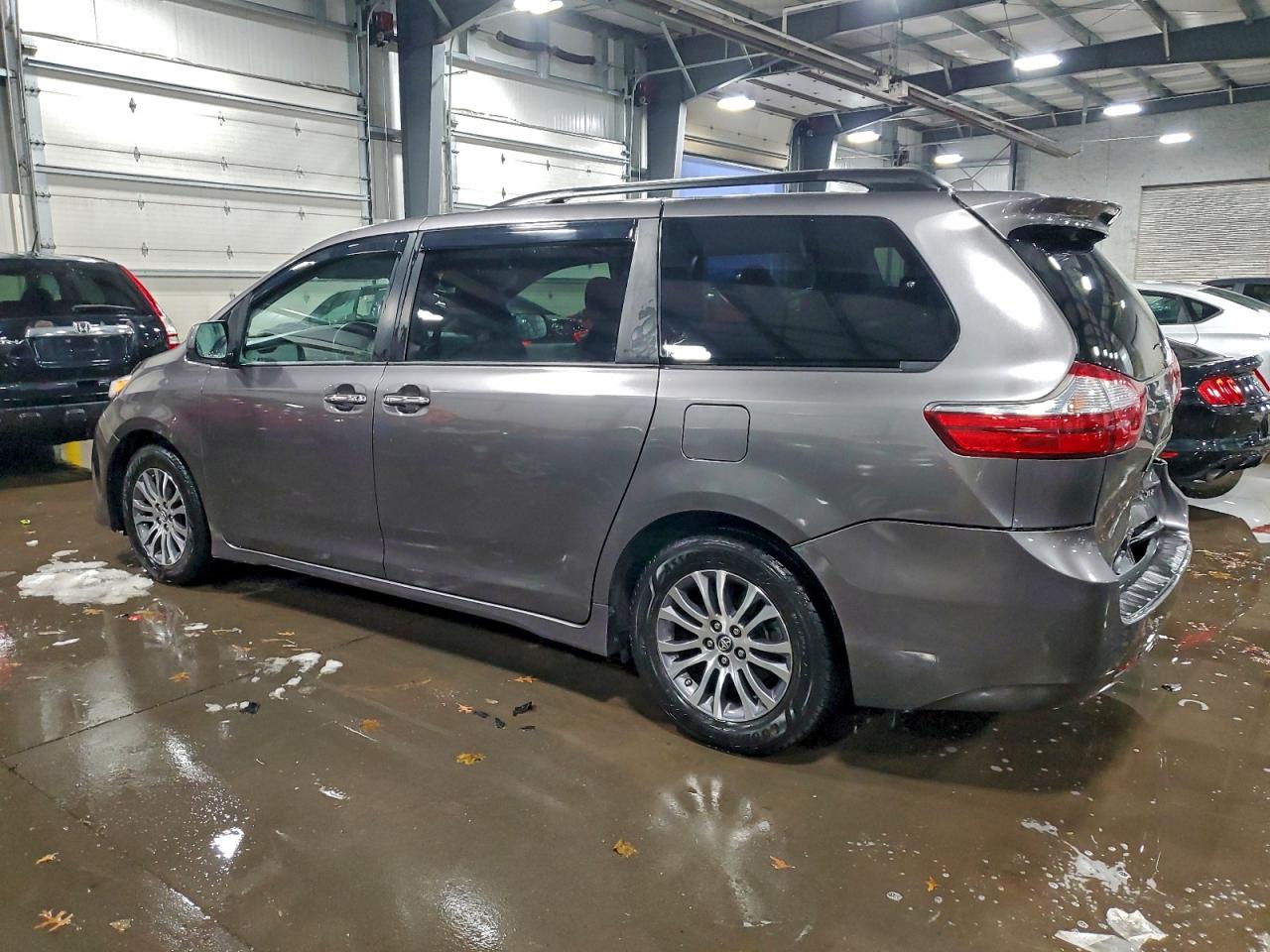 TOYOTA SIENNA XLE