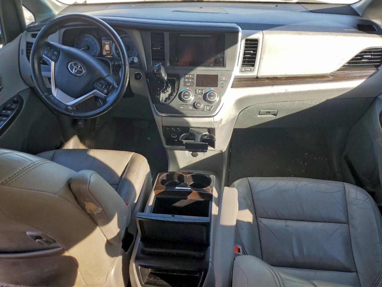 Lot #3315951132 2015 TOYOTA SIENNA XLE