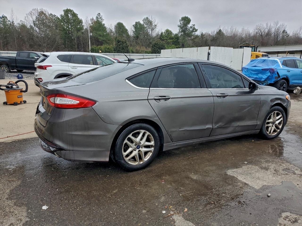 FORD FUSION SE