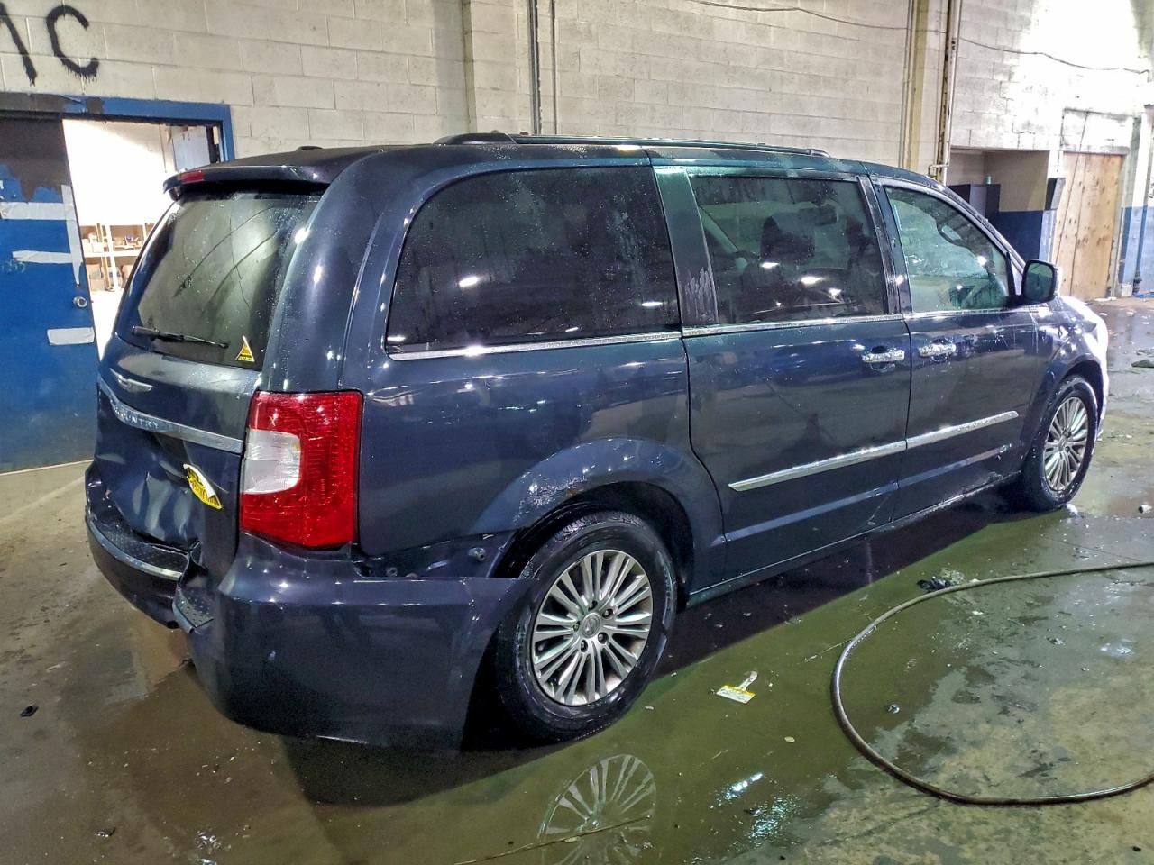 CHRYSLER TOWN & COUNTRY TOURING L