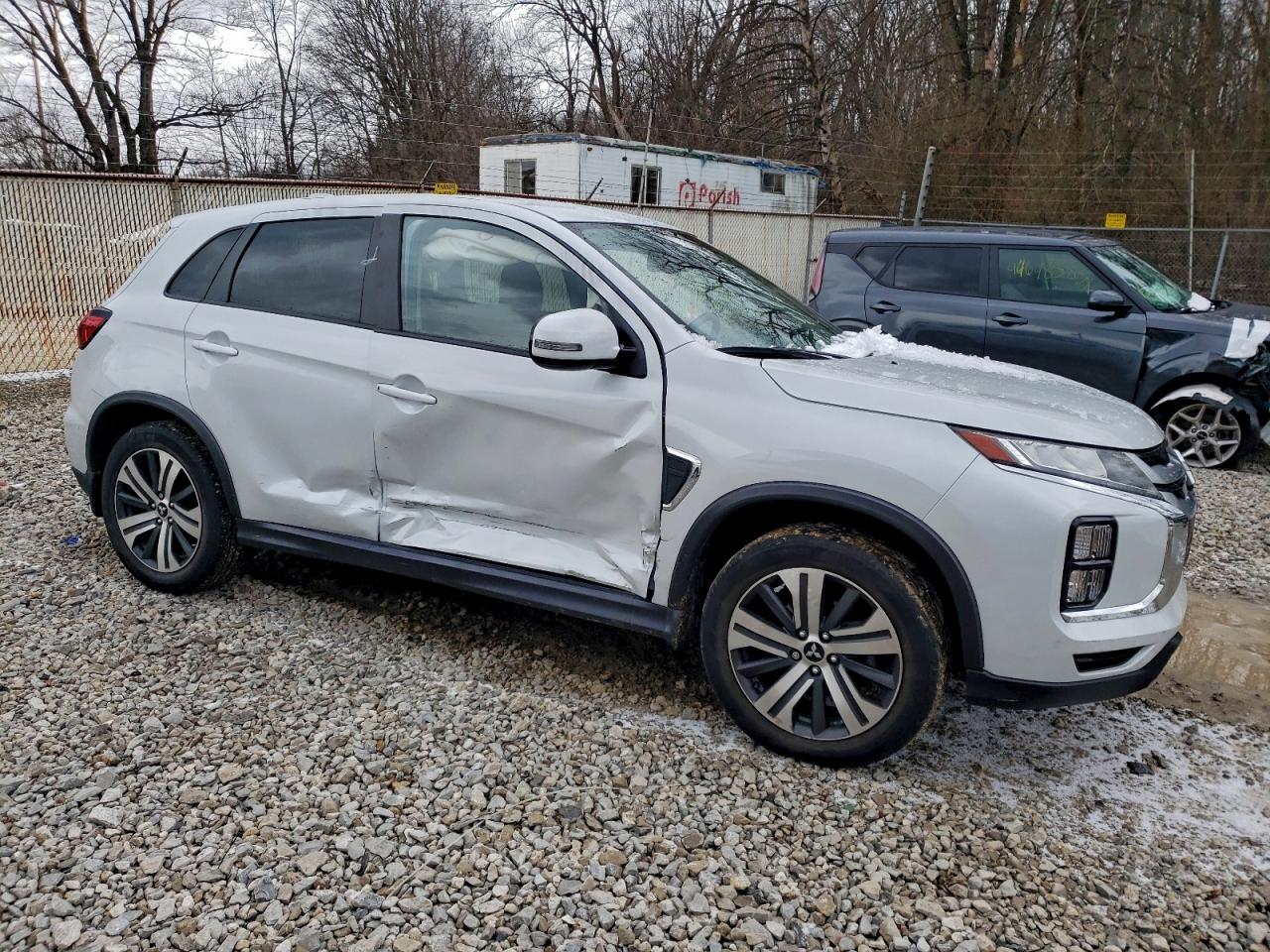 MITSUBISHI OUTLANDER SE