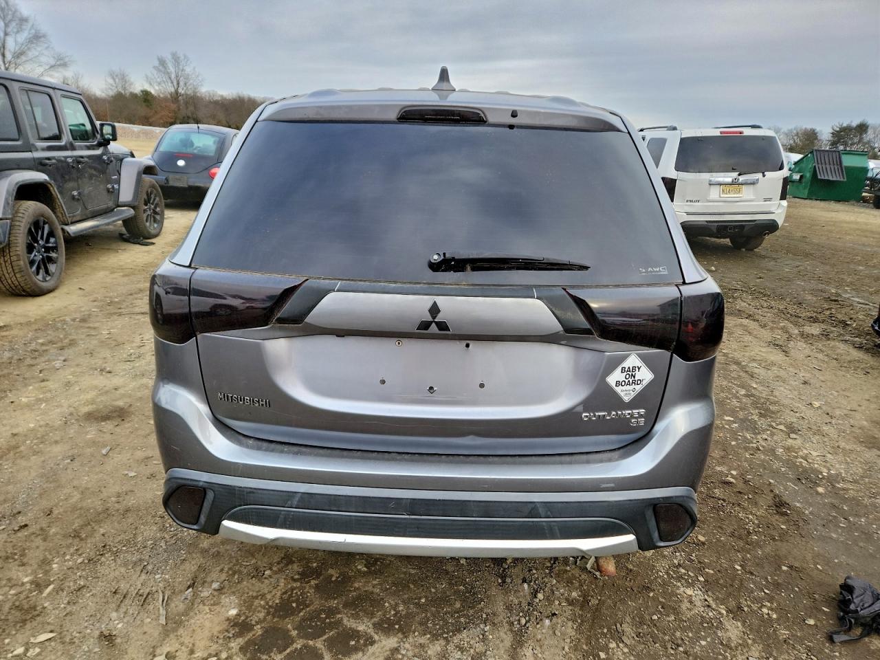 MITSUBISHI OUTLANDER SE