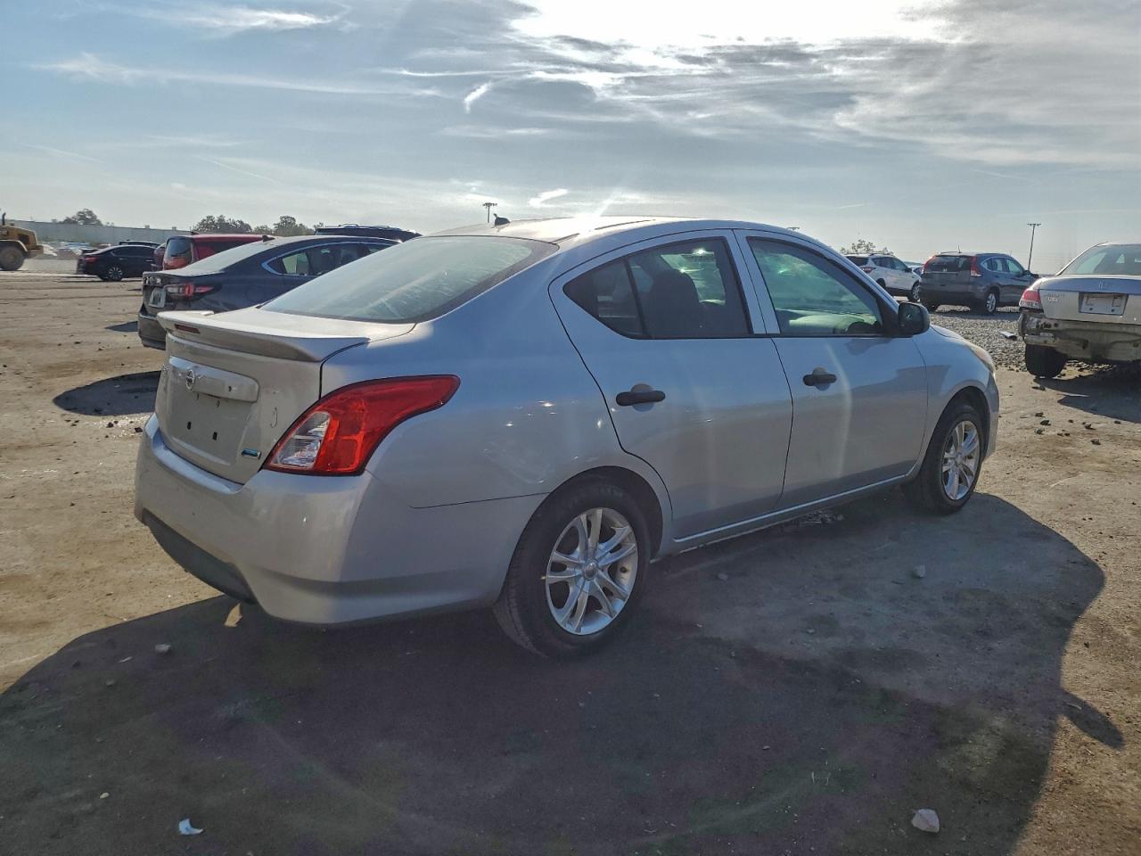 NISSAN VERSA S