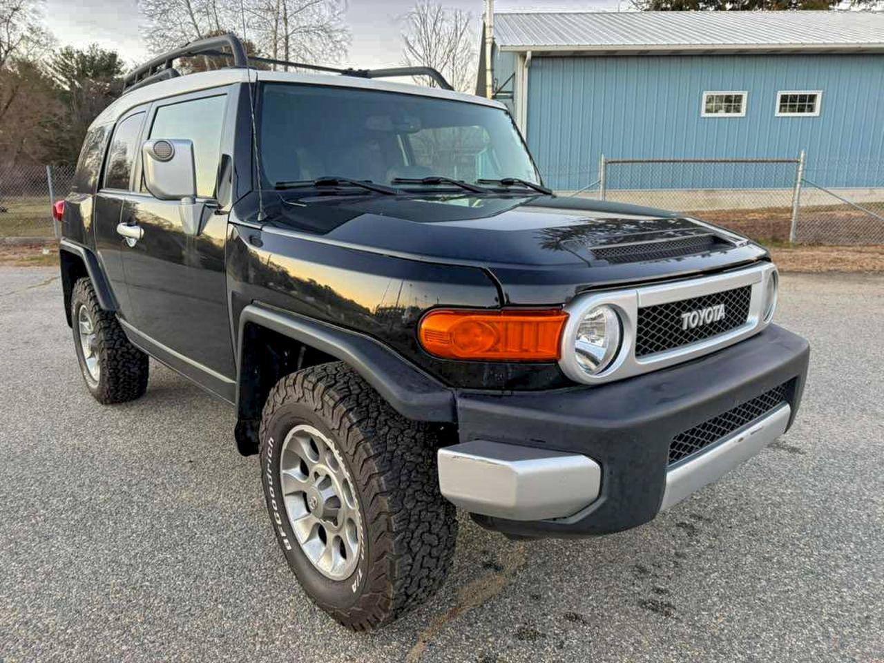 TOYOTA FJ CRUISER