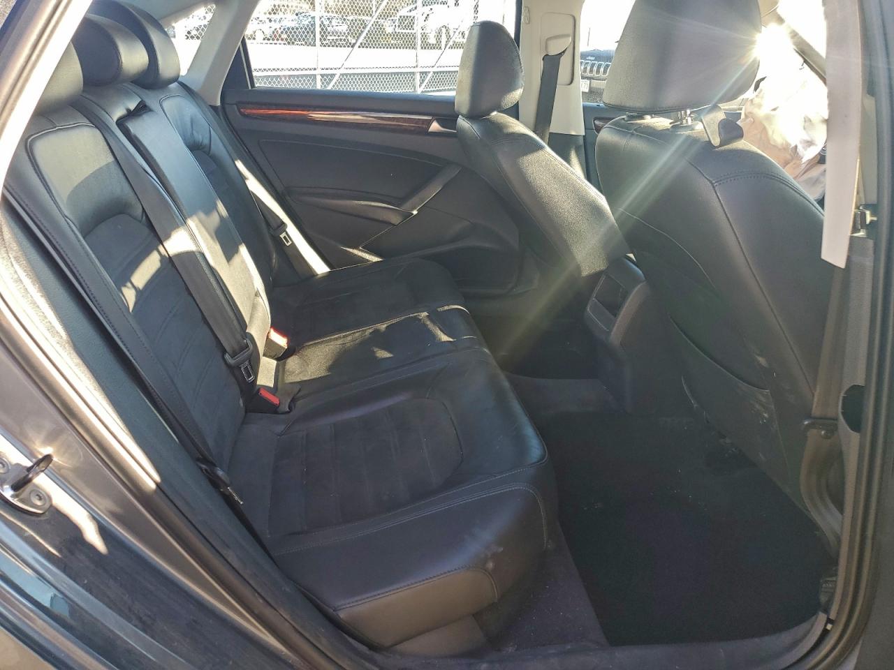 Lot #3317830233 2012 VOLKSWAGEN PASSAT SEL