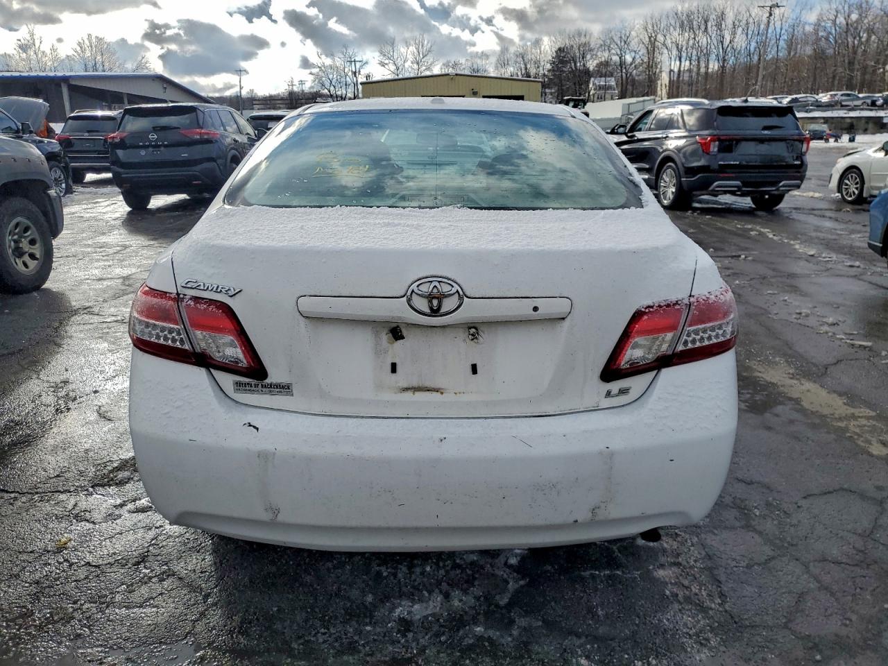 TOYOTA CAMRY BASE