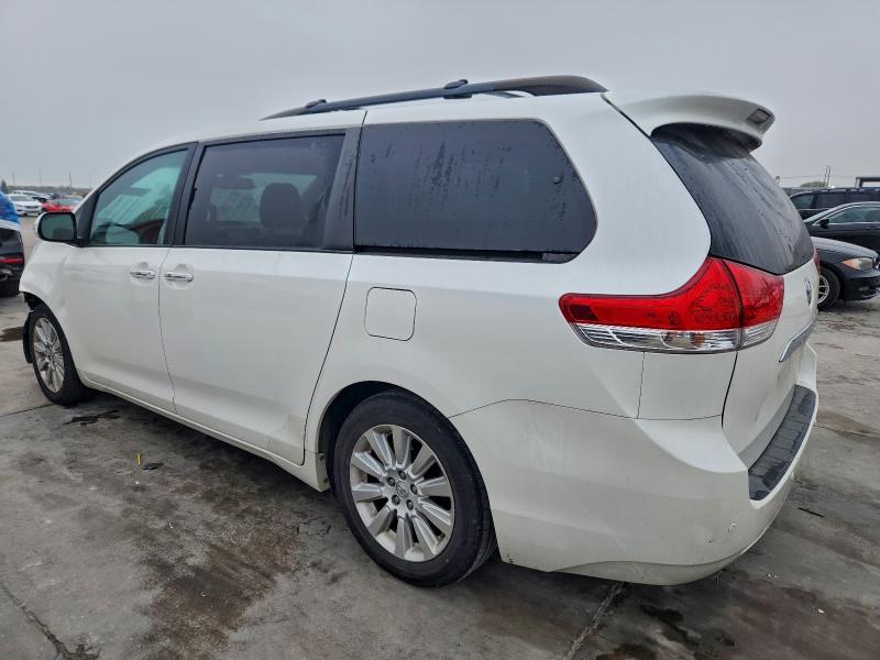 2013 TOYOTA SIENNA XLE #3309181622