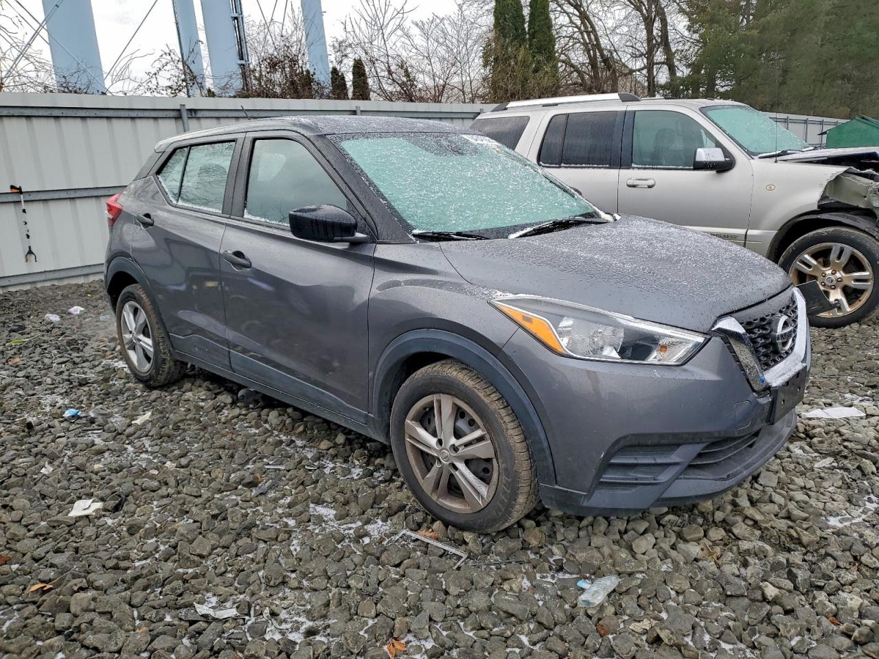 NISSAN KICKS S