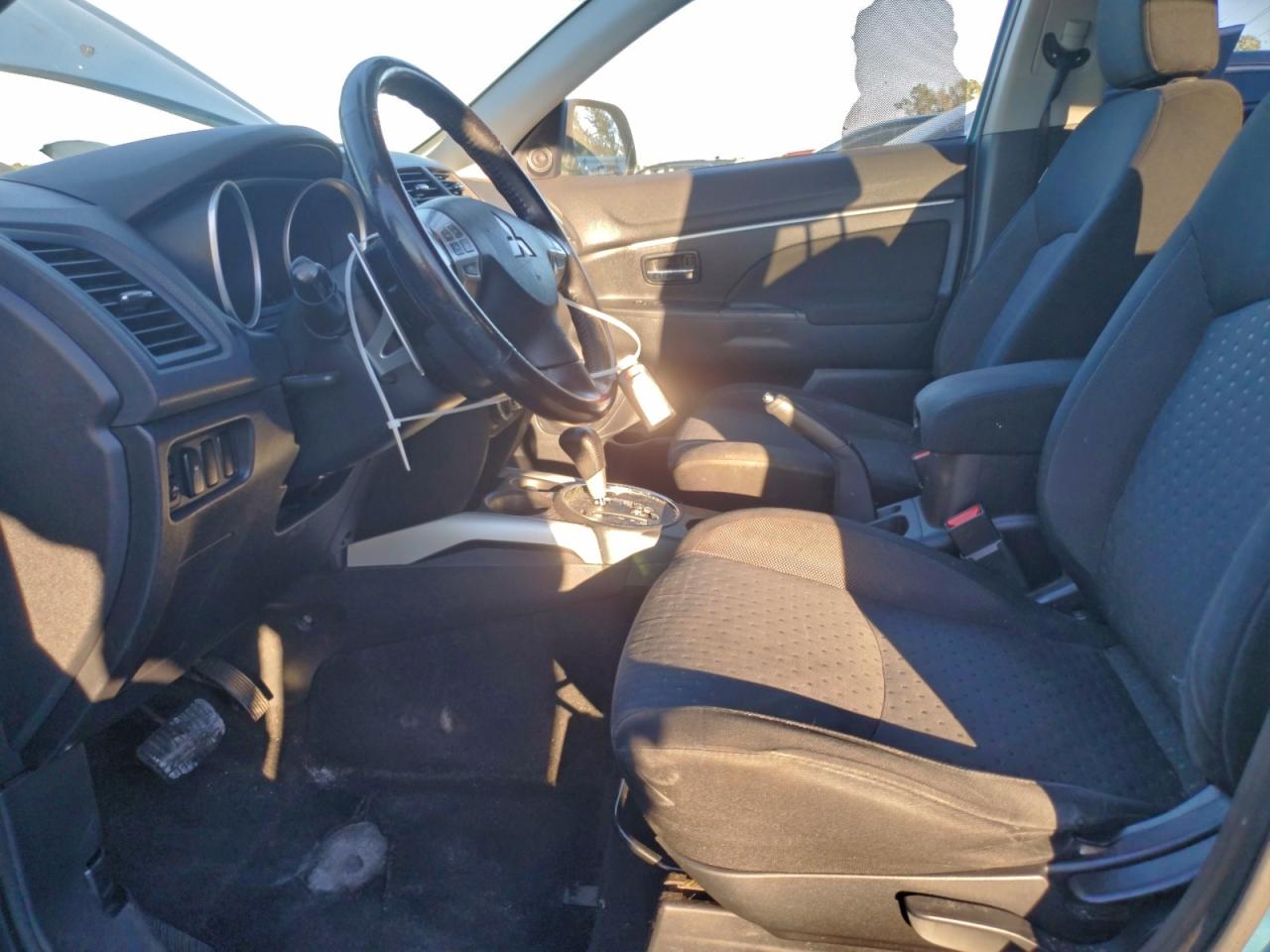 MITSUBISHI OUTLANDER SE