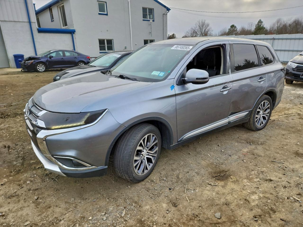 MITSUBISHI OUTLANDER SE