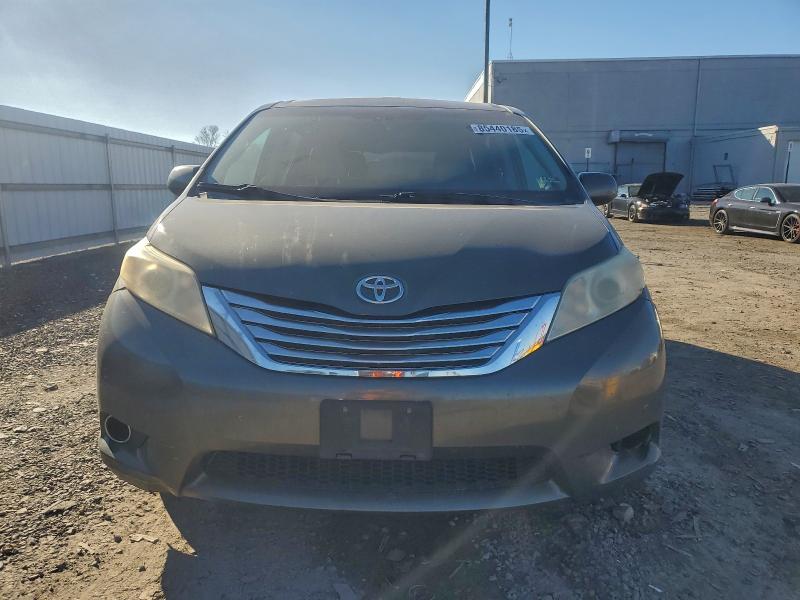 2012 TOYOTA SIENNA XLE #3302748029