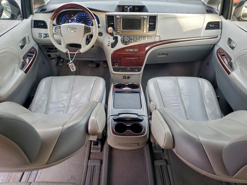 2011 TOYOTA SIENNA XLE #3317728068