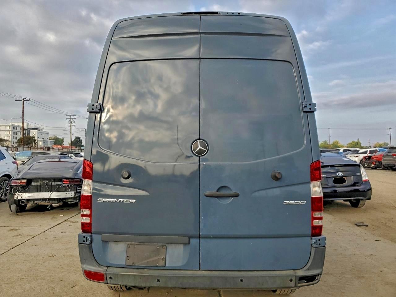 MERCEDES-BENZ SPRINTER 2500