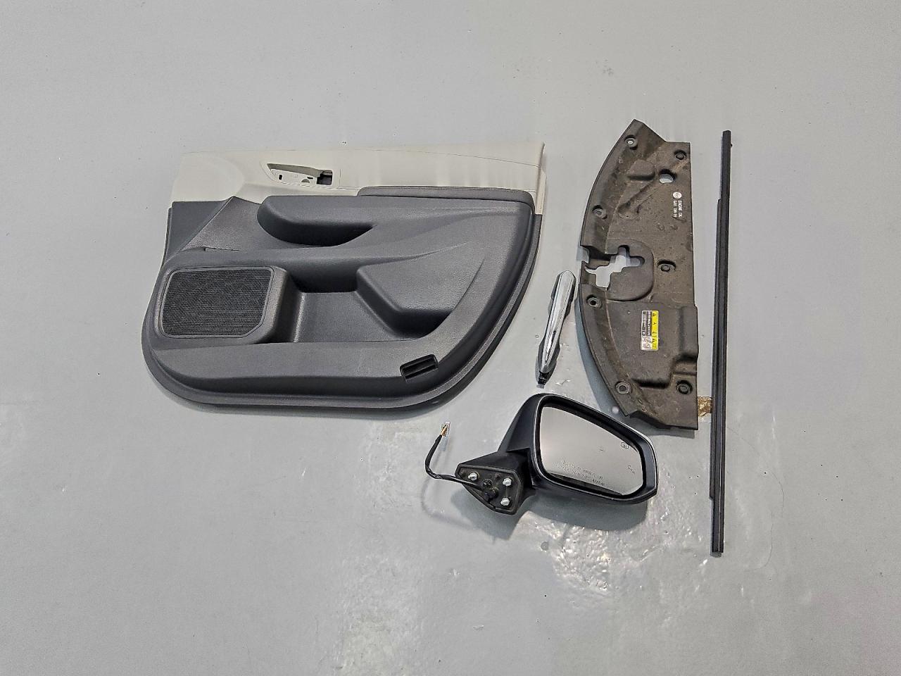 Lot #3317743085 2023 TOYOTA SIENNA XLE